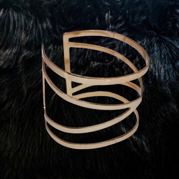 🎄10/$20. Gold Tone Open Cuff Metal Bracelet - Picture 3 of 6